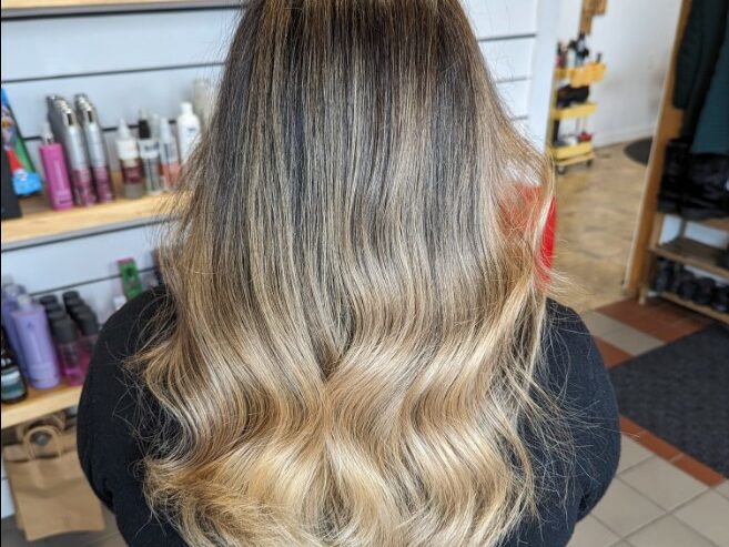 Le Salon de Beauté de vos Rêves: Couleurs Capillaires et Service Exceptionnel!