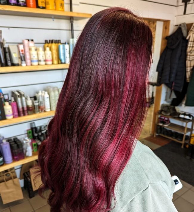 Le Salon de Beauté de vos Rêves: Couleurs Capillaires et Service Exceptionnel!